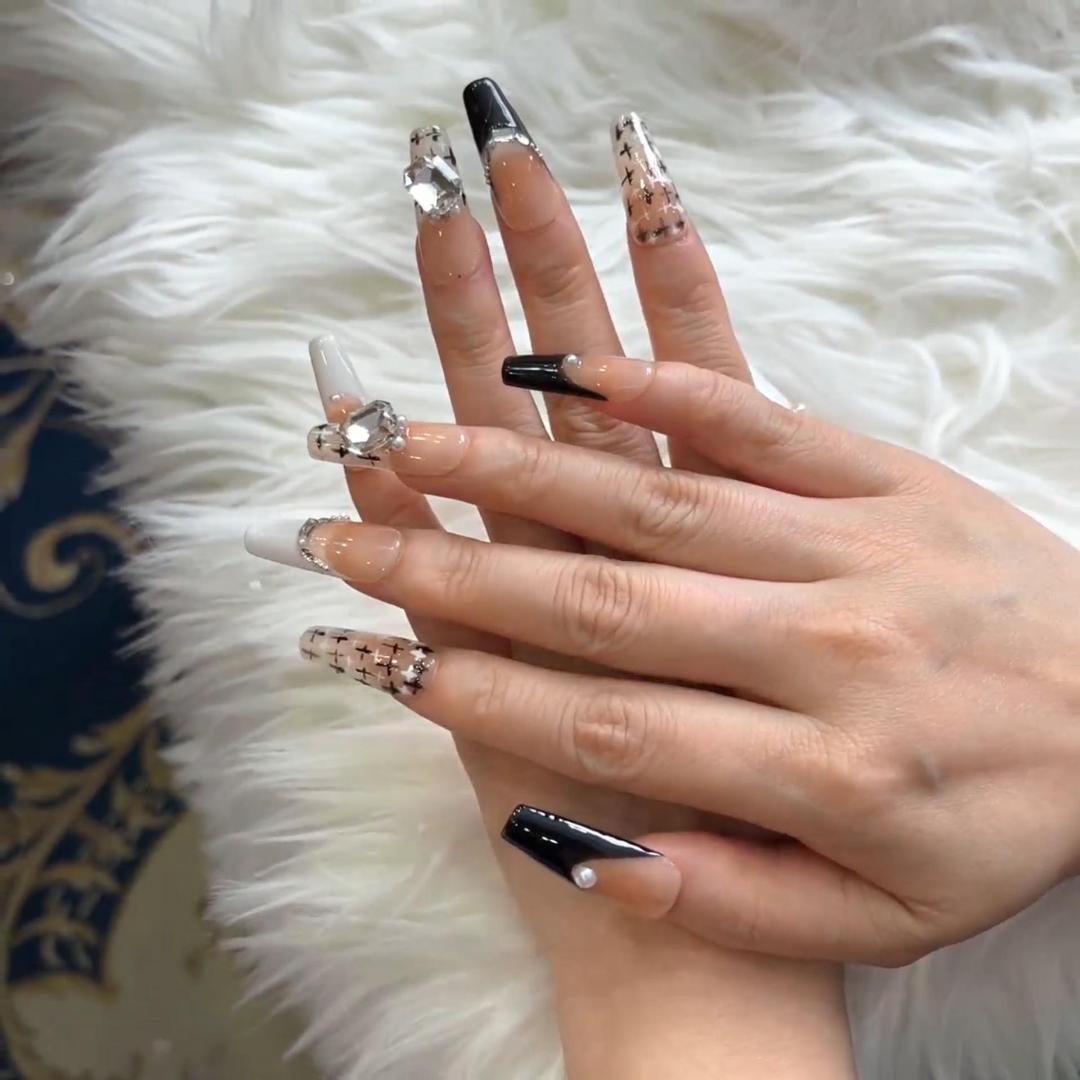 Handmade long square black and white fake nail tips with cute 3D diamond pop charm design, pressing nails 10 pieces #MJ250106